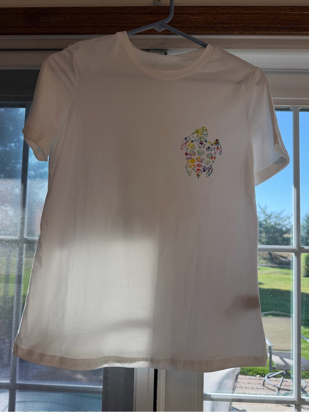 SHEIN White Short Sleeve Tee with Colorful Turtle Motif. Ladies S. Bin 123